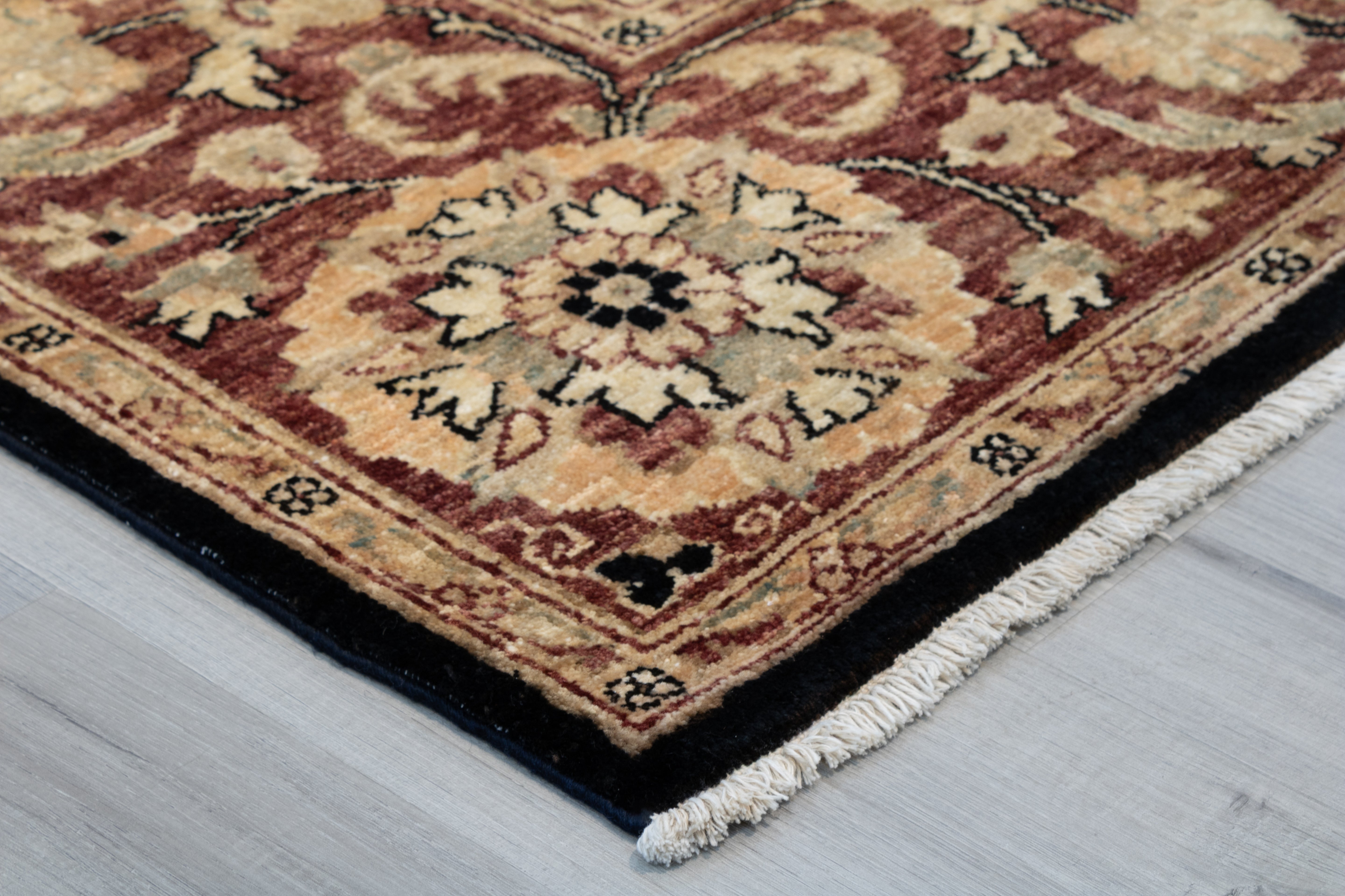 Pakistan 8'1" x 9'10"