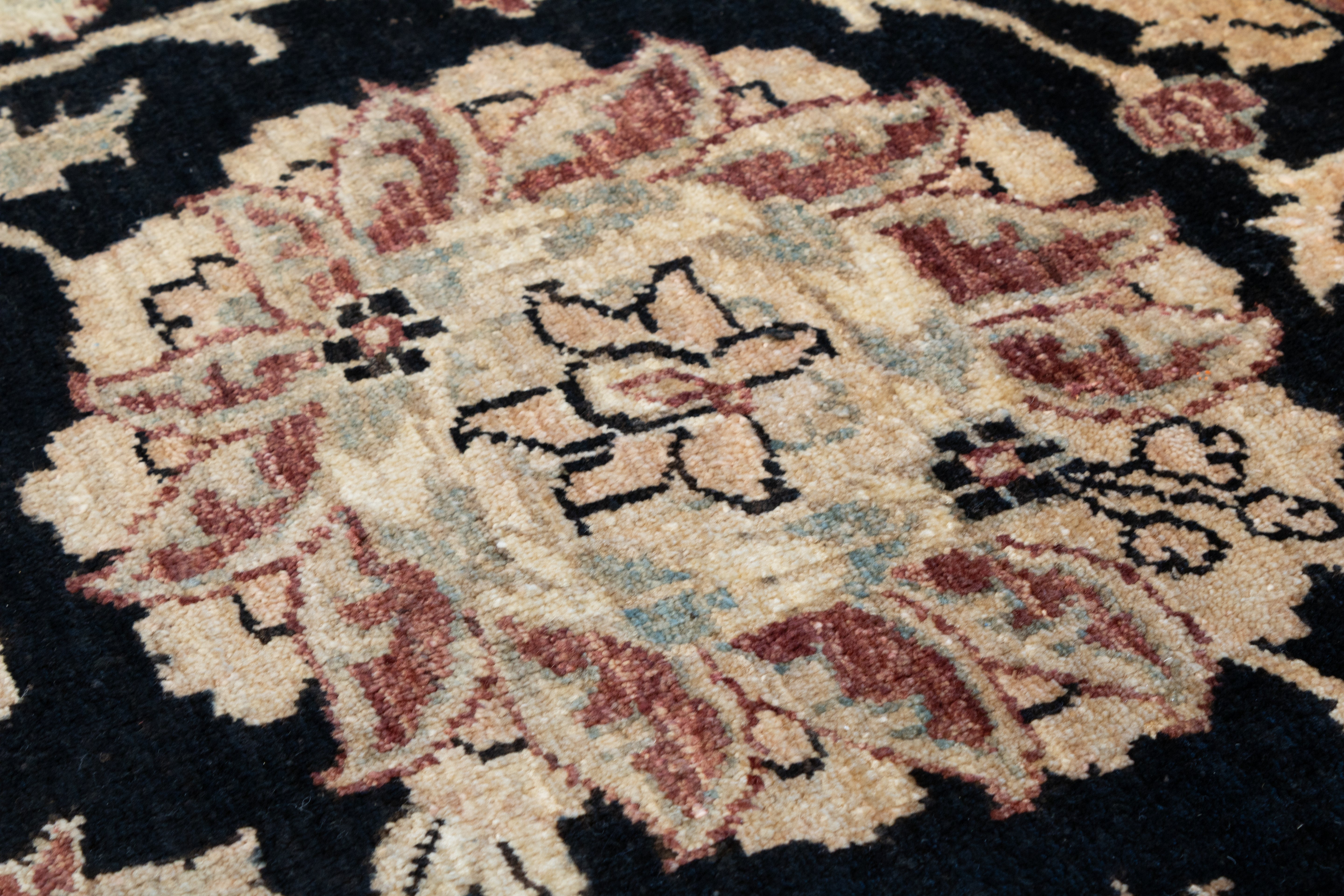 Pakistan 8'1" x 9'10"