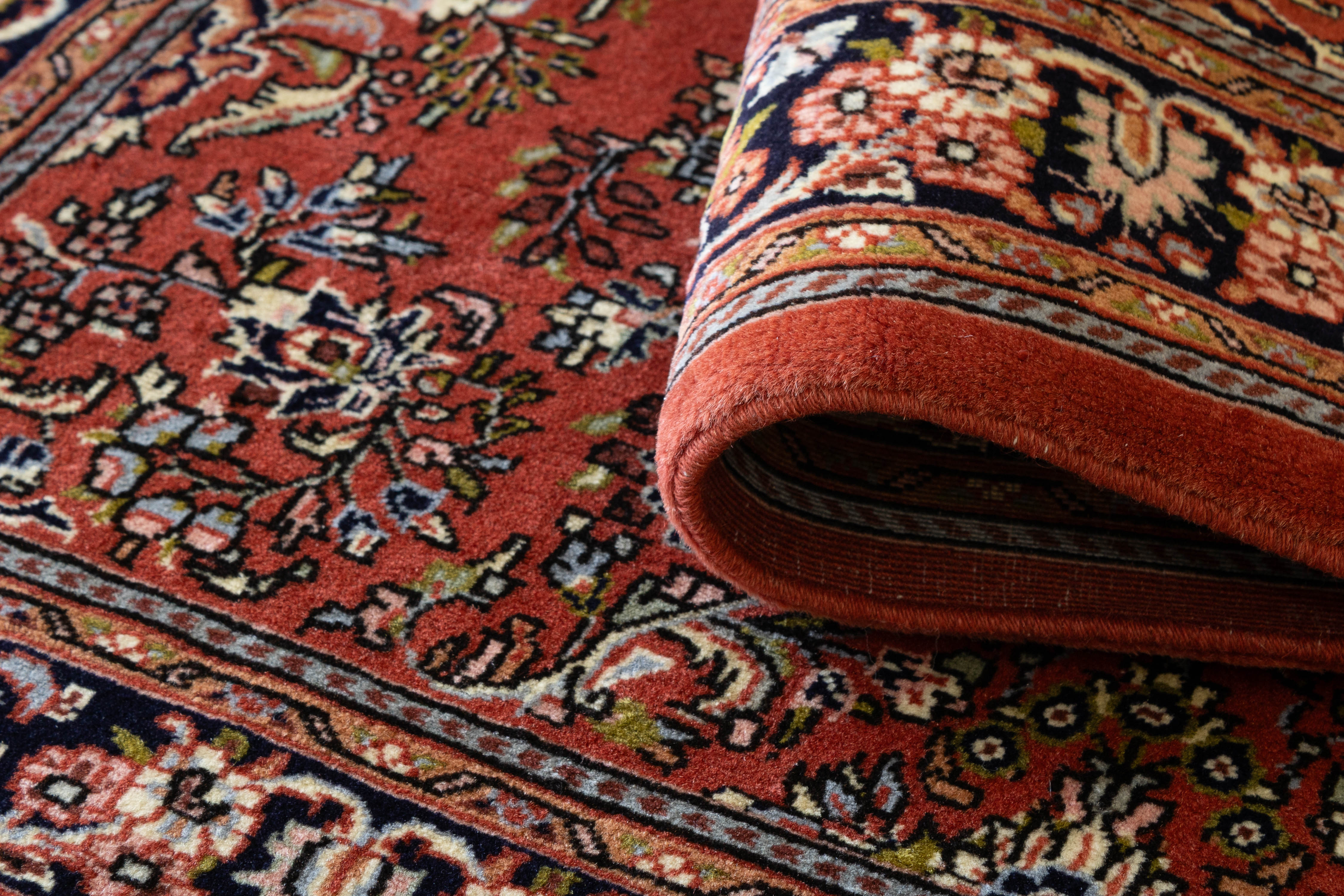 Persian Sarouk 3'7" x 5'4"