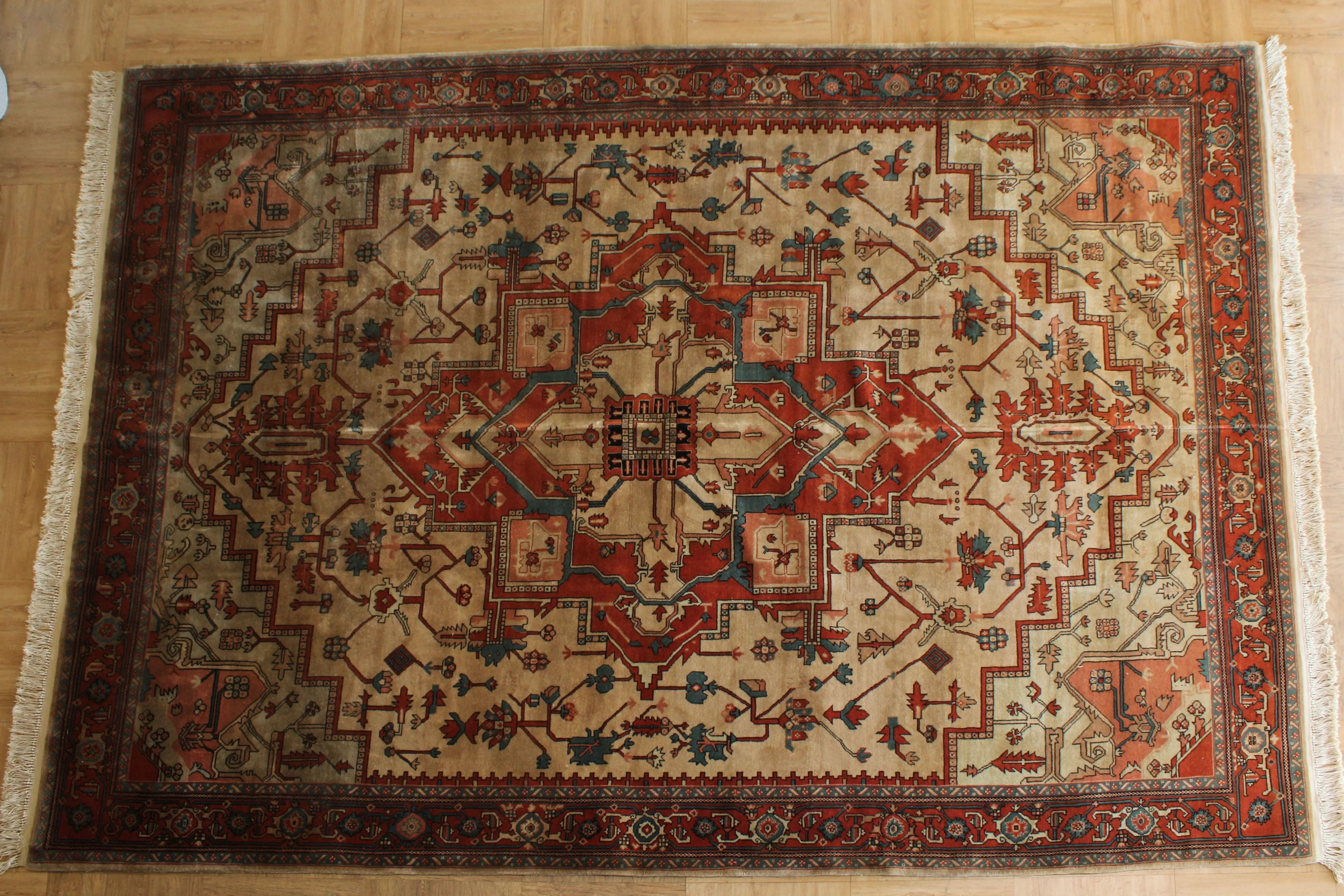 China Heriz Design Hand Knotted Rug