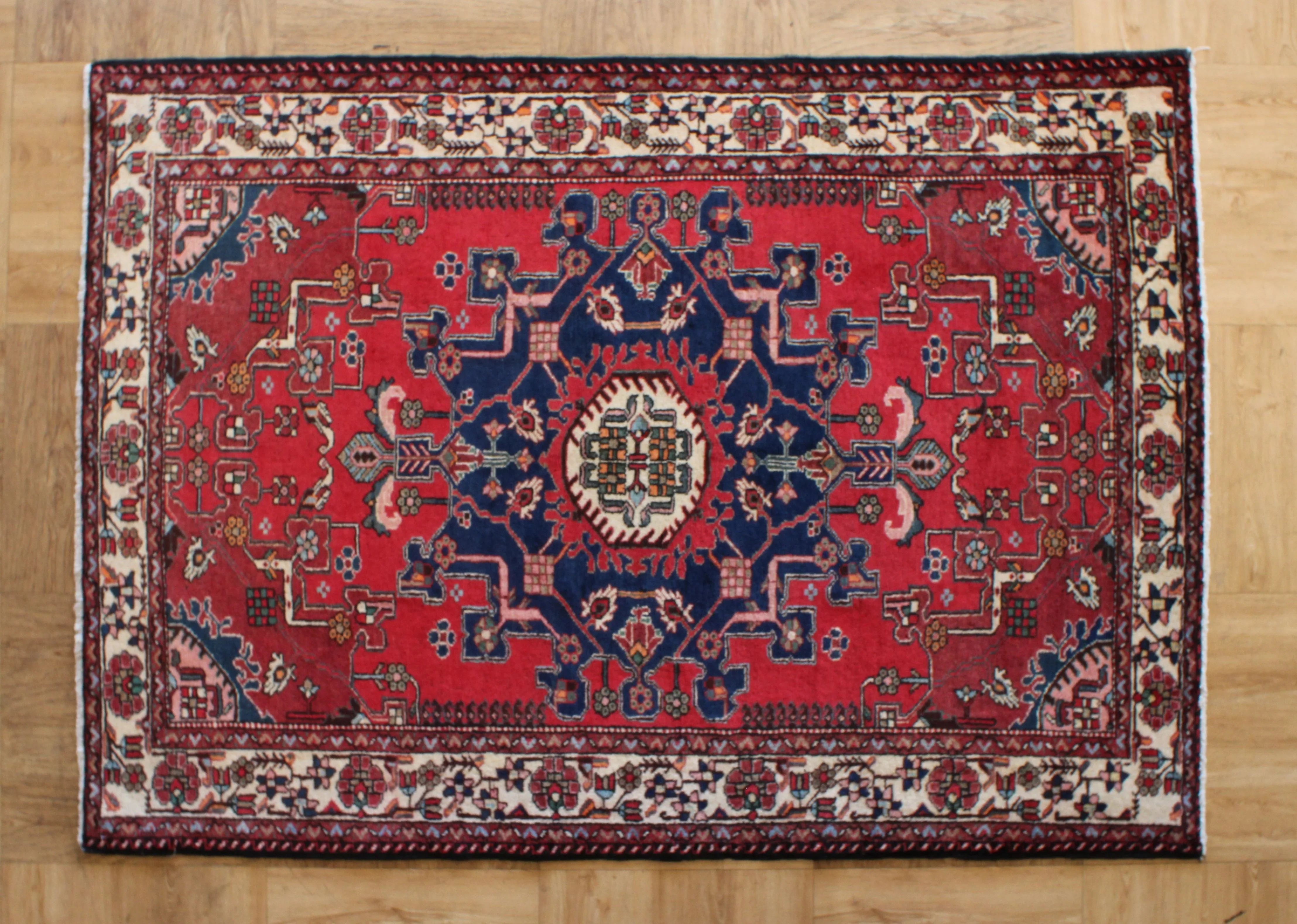 Persian Tafresh Hand Knotted Rug